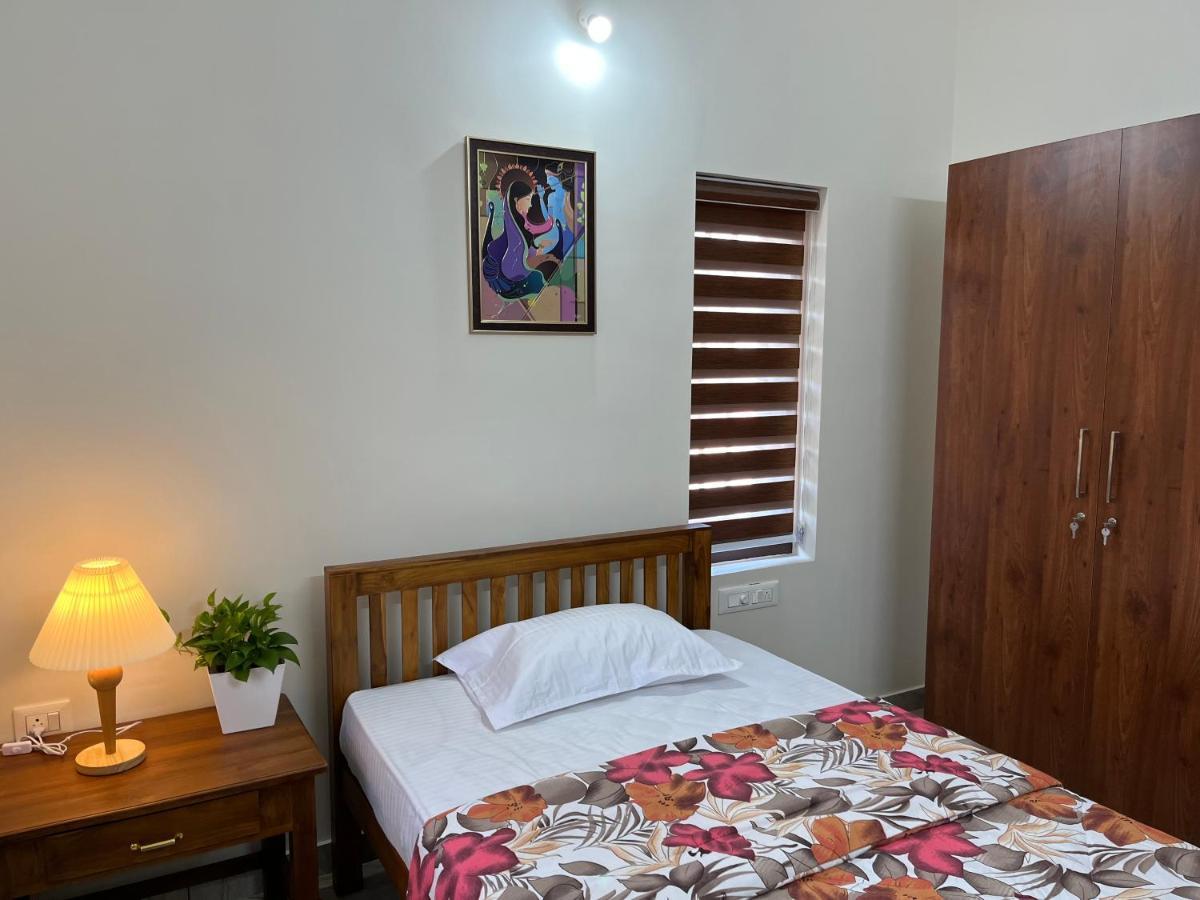 Solomon Apartments,Alappuzha Beach. Luaran gambar